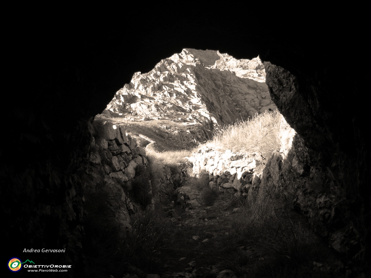 04 il tunnel al Passo Verrobbio.jpg